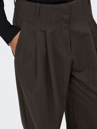JDY - Madeline balloon pants - chocolate torte pin stripe